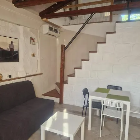 Rena Agios Petros (Lefkada)